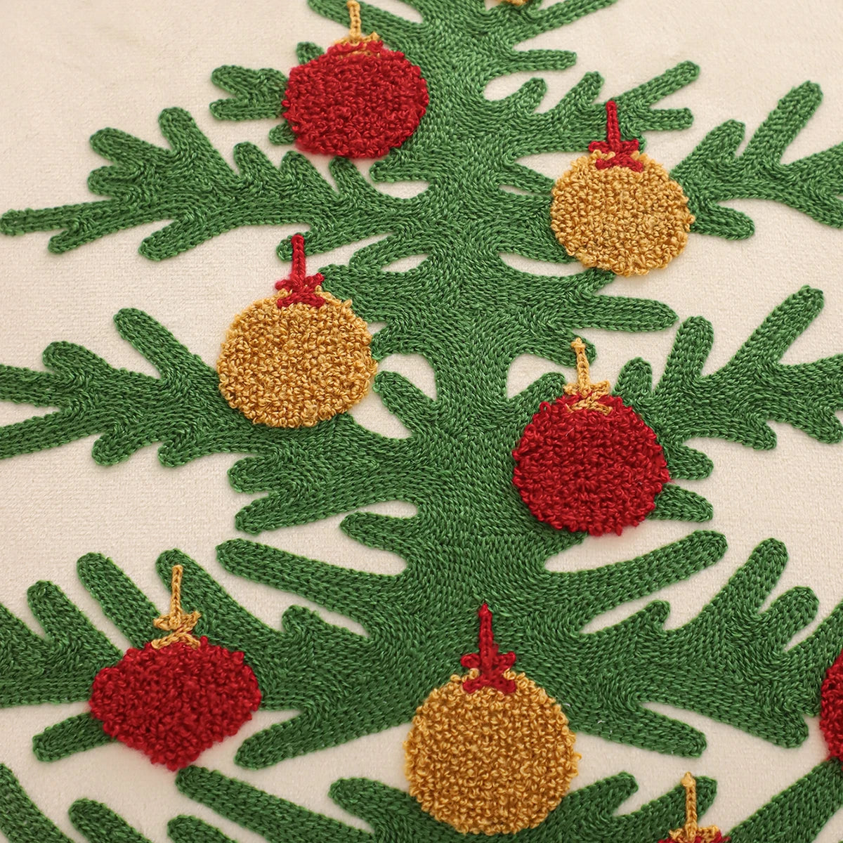 Housse de Coussin Brodée – Sapin de Noël