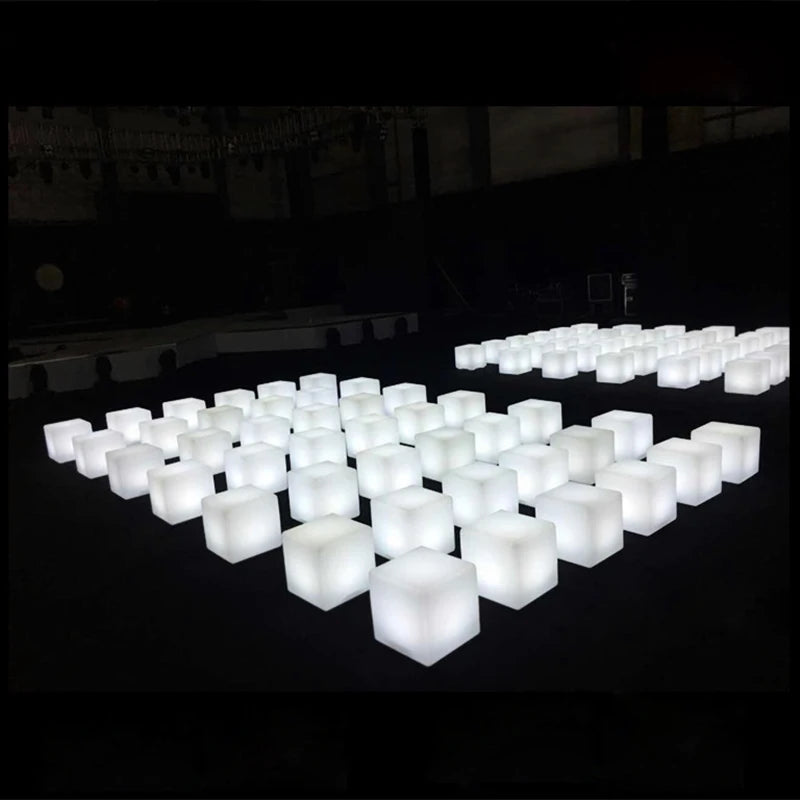 Boule Lumineuse LED Carrée Jardin &amp; Piscine – Télécommande 16 Couleurs – IP68 Étanche